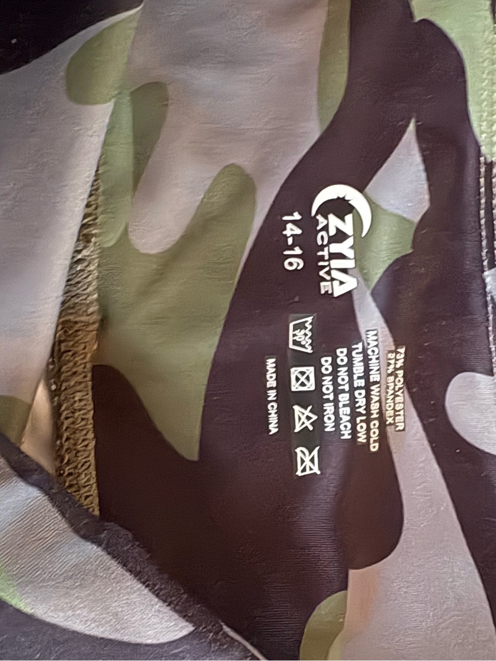 Ziya Active USA Women’s Camo Leggings with Pockets- Green/Black